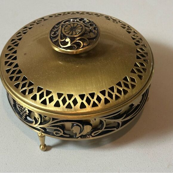 Vintage Traditional Judaica Brass Grapevine Motif Dresser Trinket
Box - Picture 1 of 6